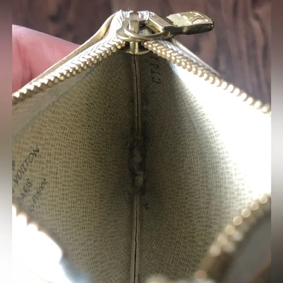 Authentic Louis Vuitton key pouch - Picture 12 of 16